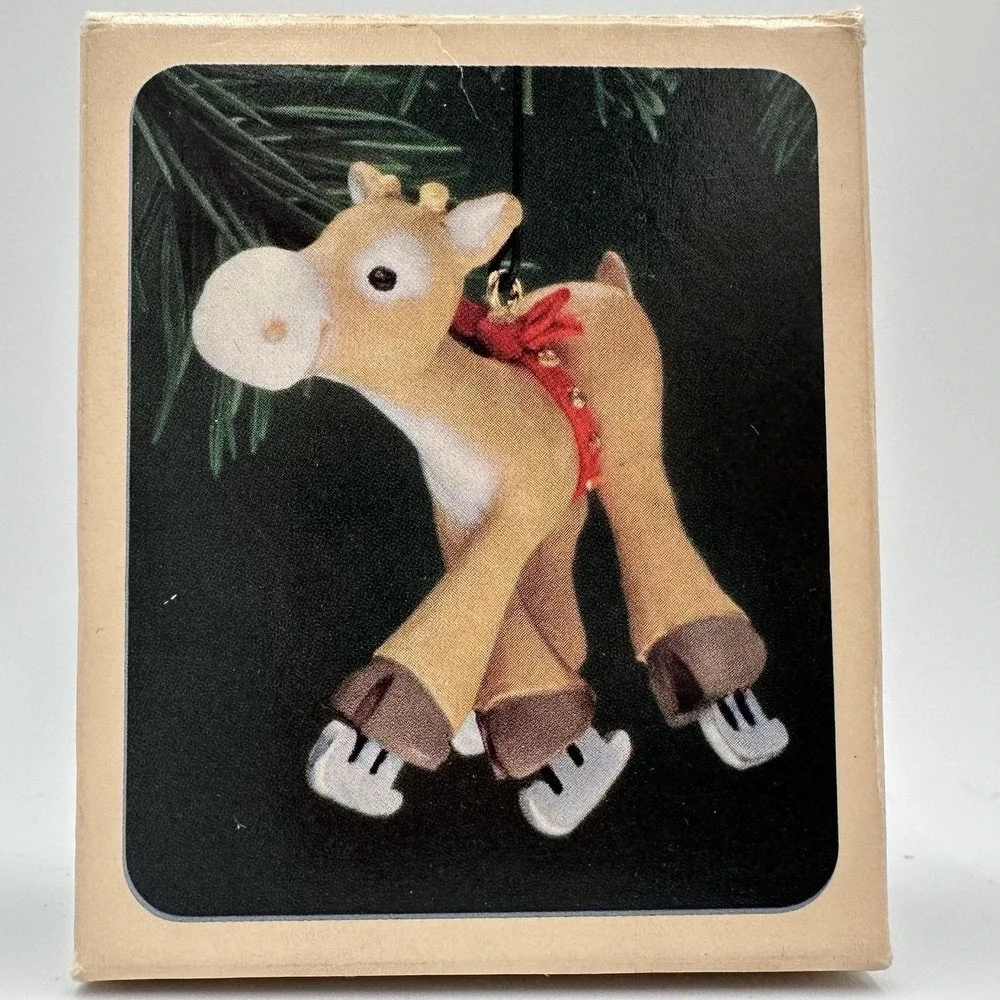 Vintage Hallmark Merry Moose Keepsake Ornament Ice Skating‎ Moose W Box